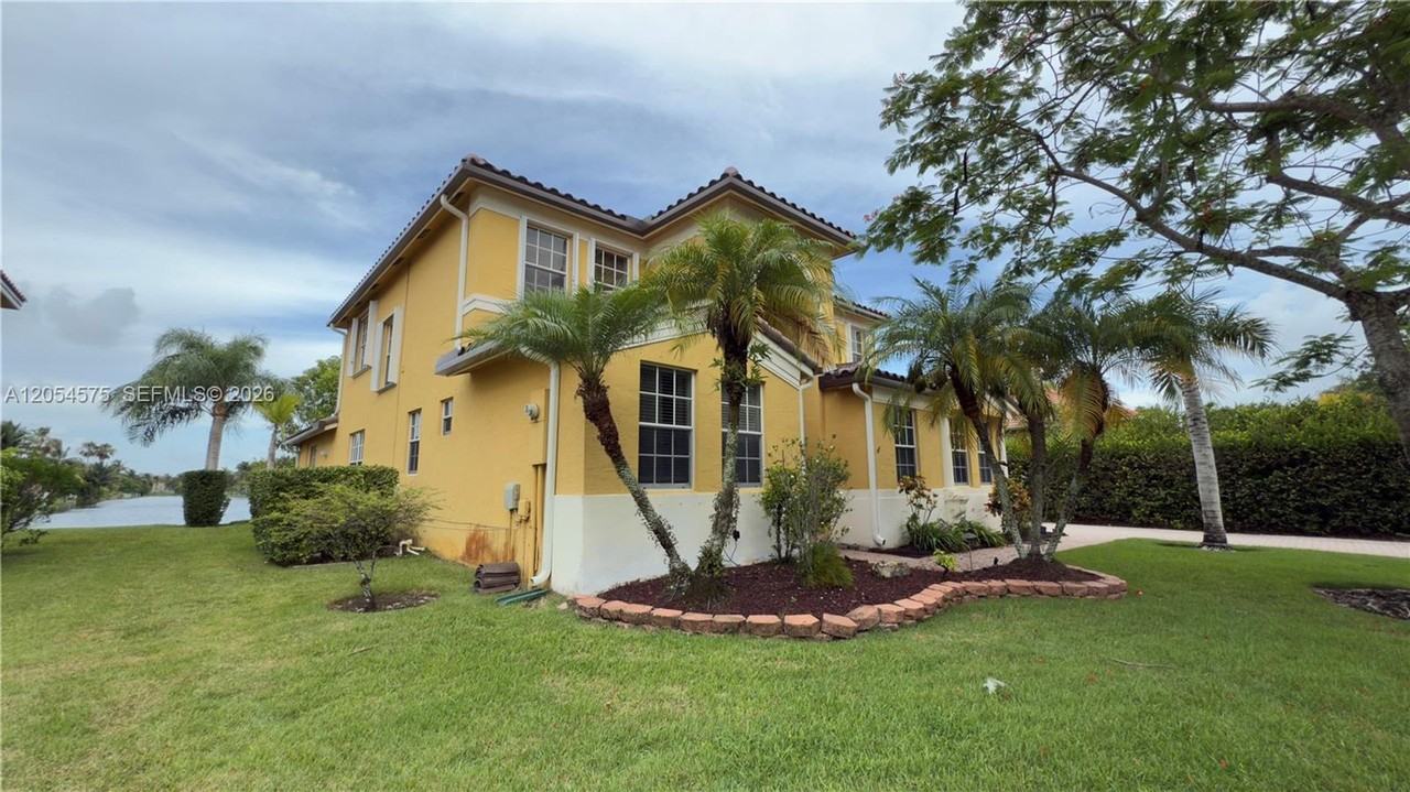 1247 Nw 165th Ave - Photo 5 of 11