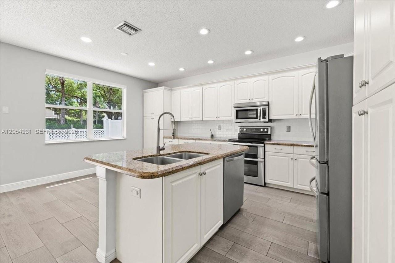 5014 Sw 155th Ter - Photo 2 of 20