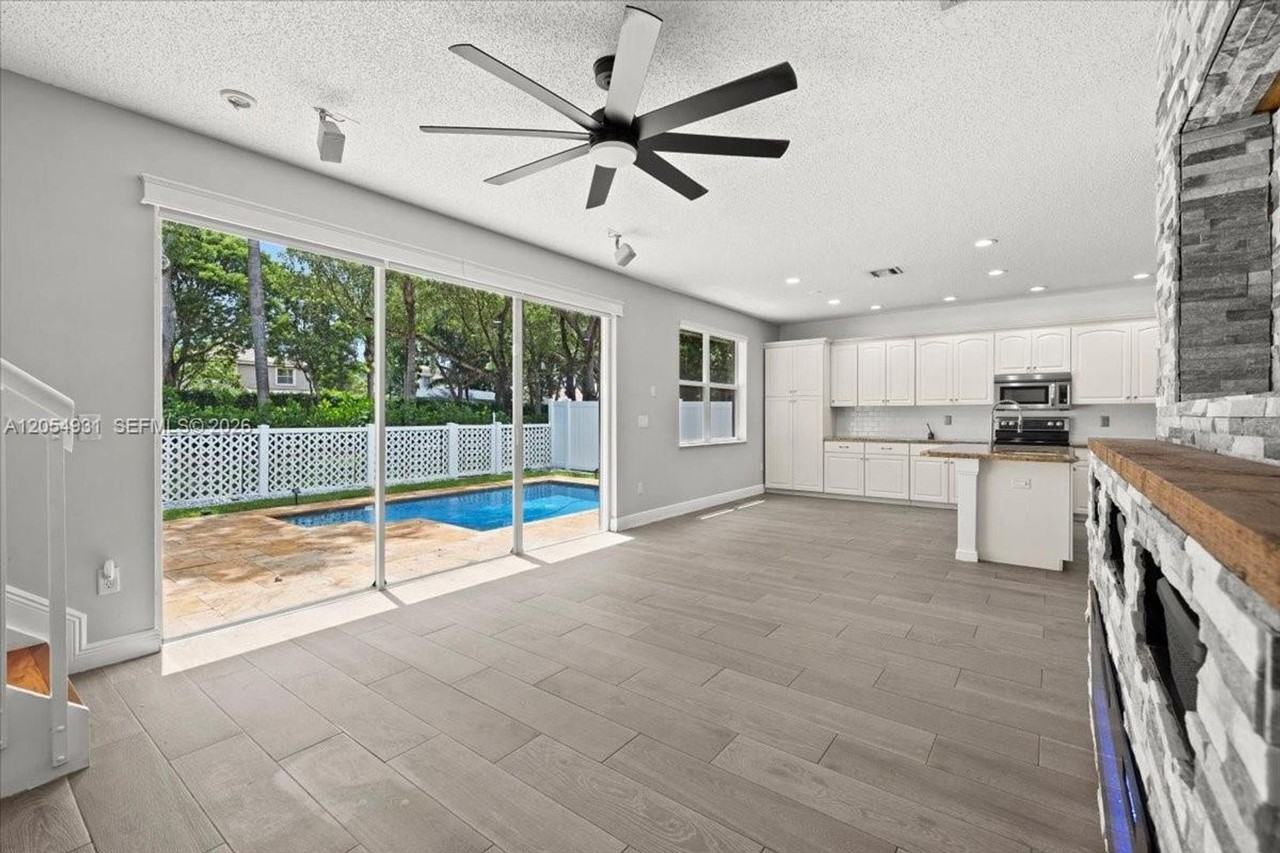 5014 Sw 155th Ter - Photo 4 of 20