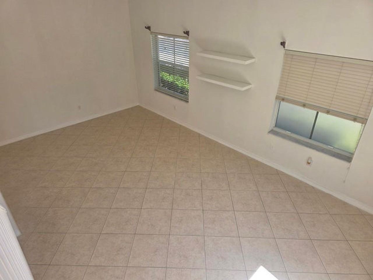 2319 Mariner Ct - Photo 2 of 13