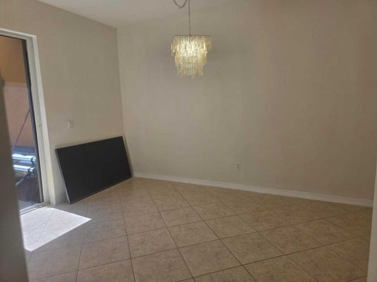 2319 Mariner Ct - Photo 4 of 13