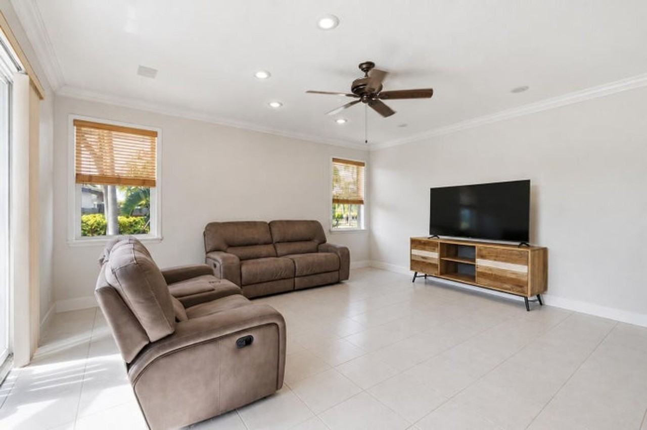 517 Se 7th Ave - Photo 4 of 14