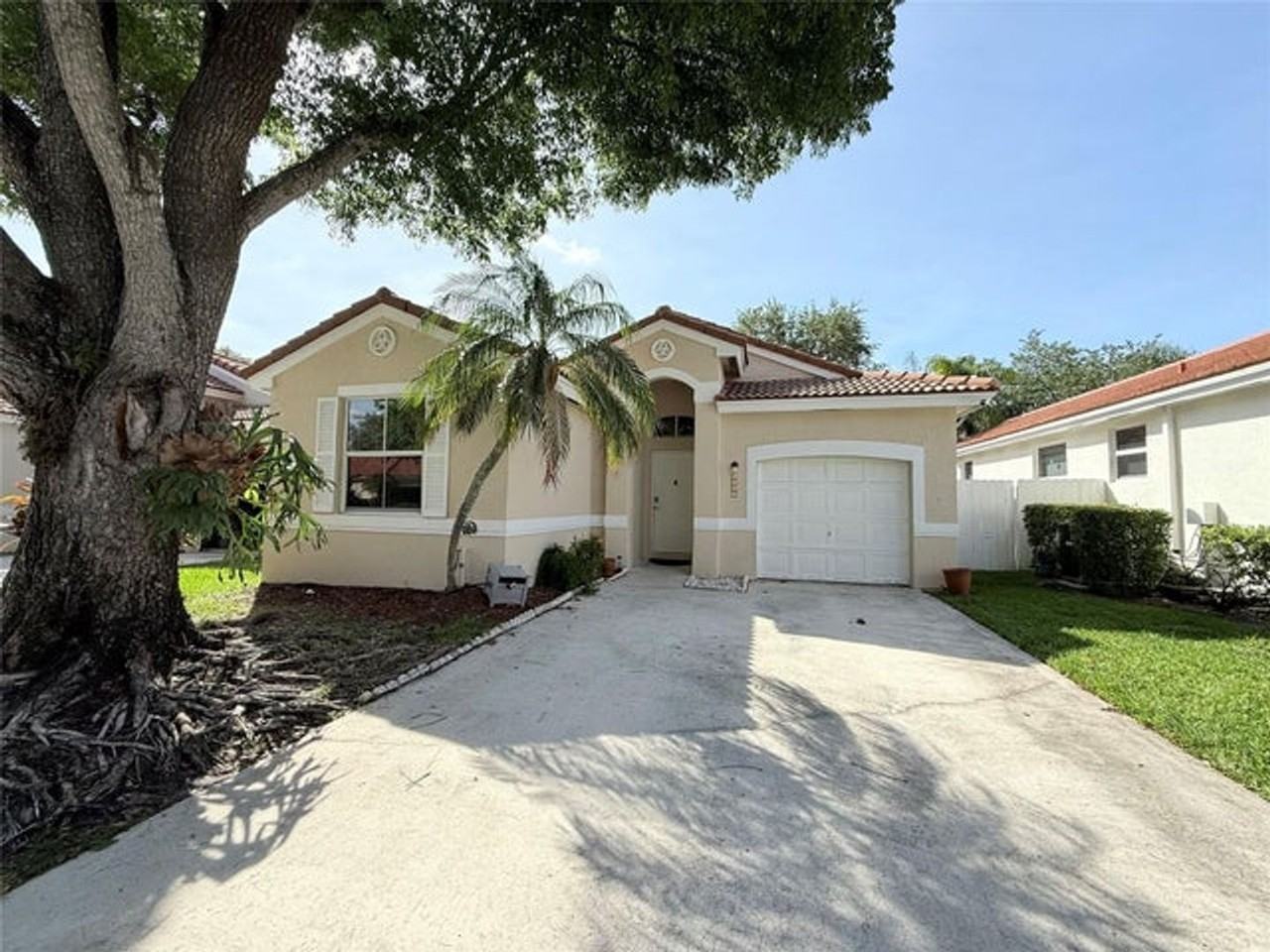 4965 Sw 153rd Ave - Photo 5 of 11