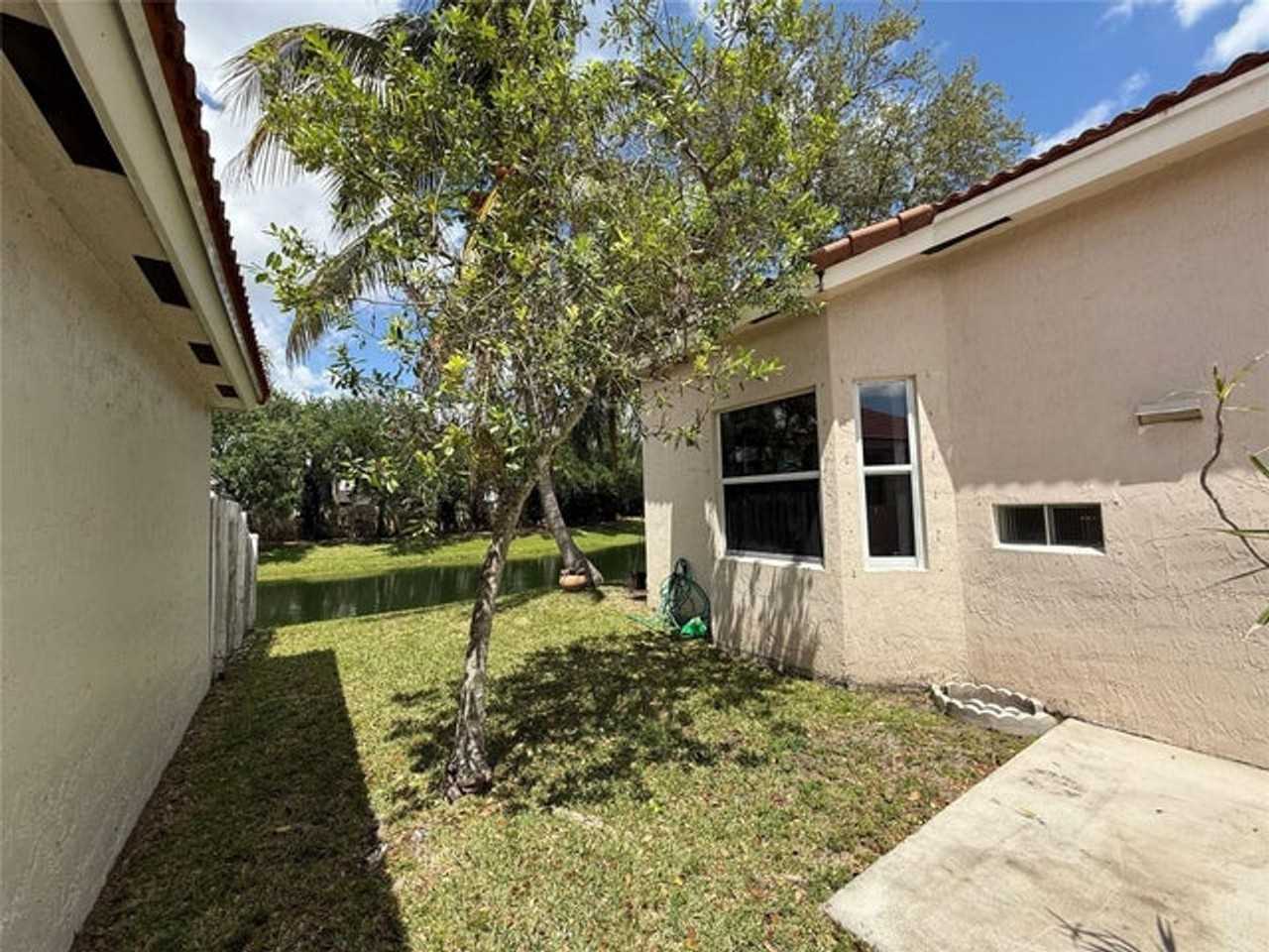 4965 Sw 153rd Ave - Photo 7 of 11