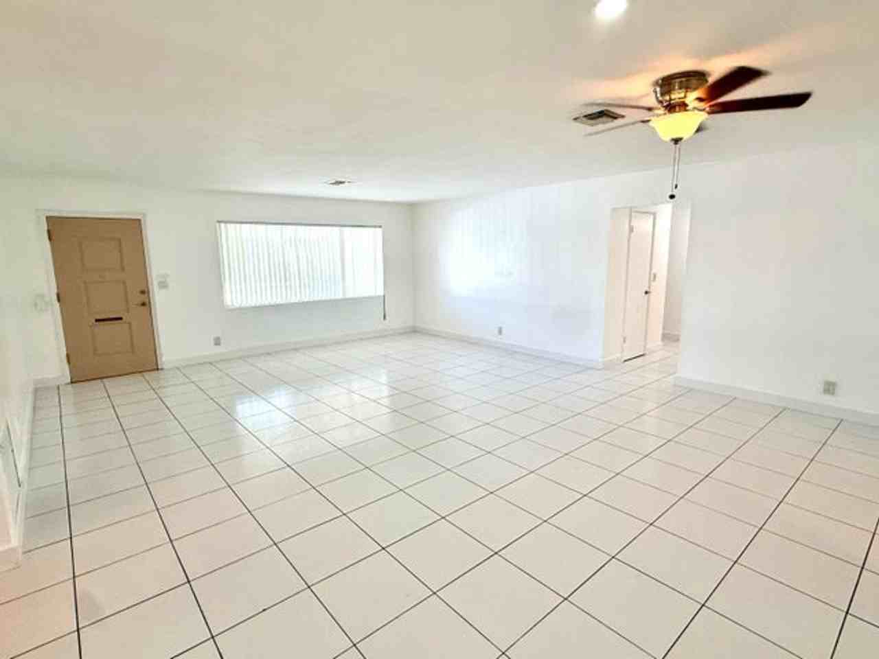 118 Se 10th Ct - Photo 2 of 10