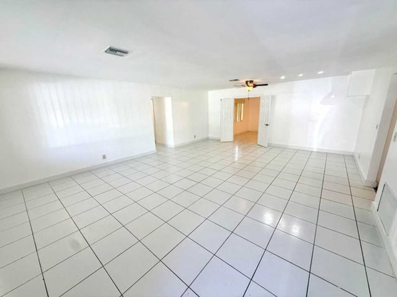 118 Se 10th Ct - Photo 3 of 10