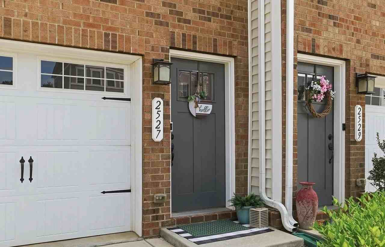 2527 Grantham Place Dr - Photo 3 of 16