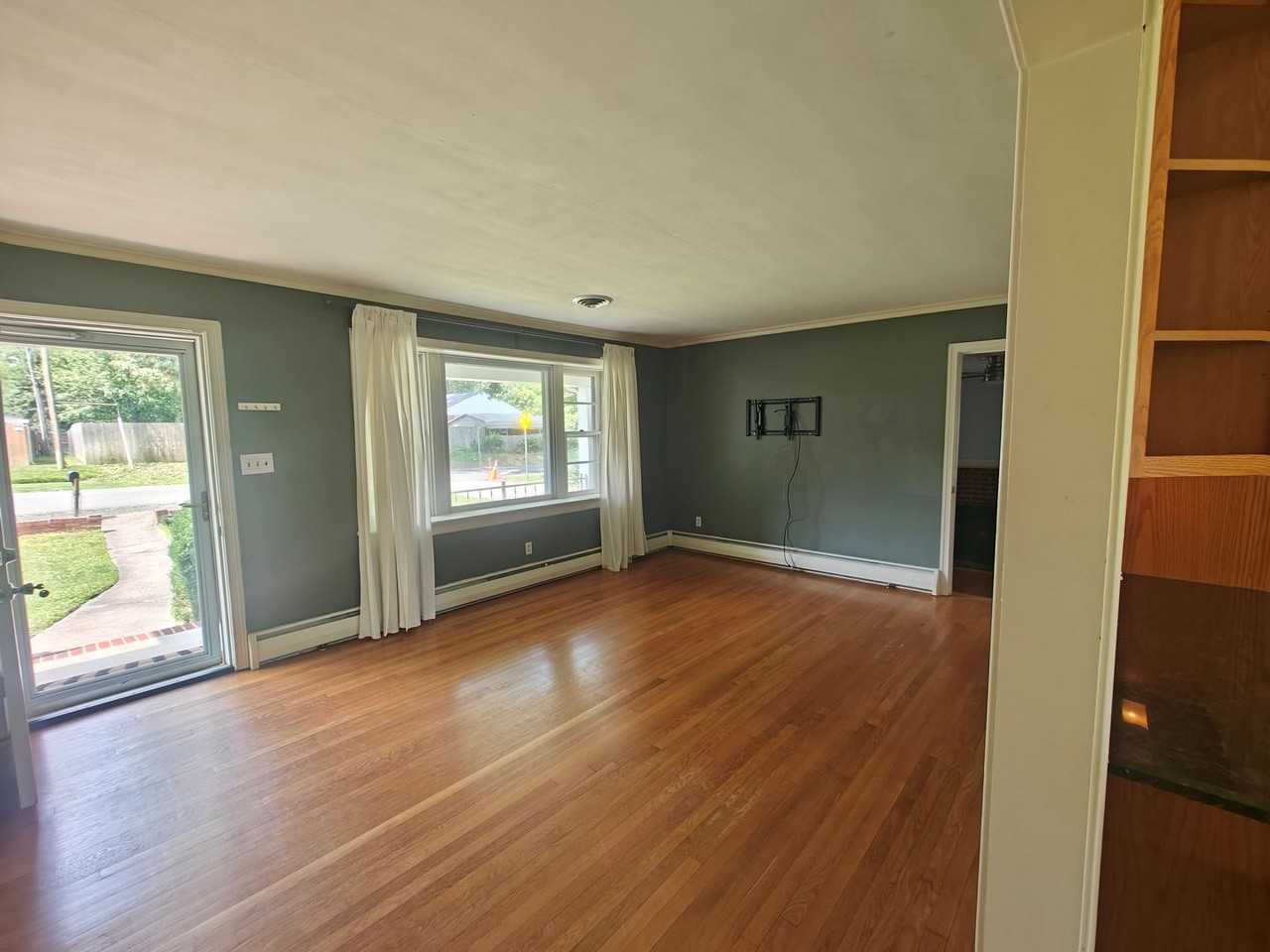 9510 Overhill Rd - Photo 5 of 22