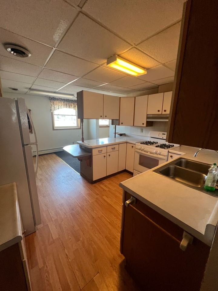206 S Pacific St - Photo 3 of 31