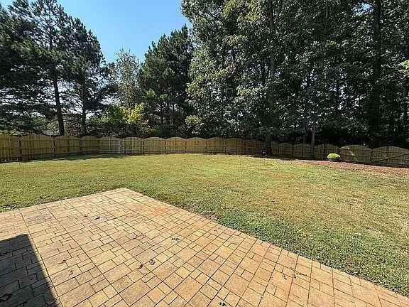 9056 Lexington Ct - Photo 3 of 12