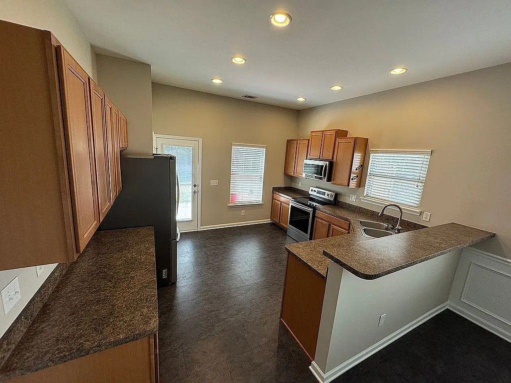 9056 Lexington Ct - Photo 6 of 12