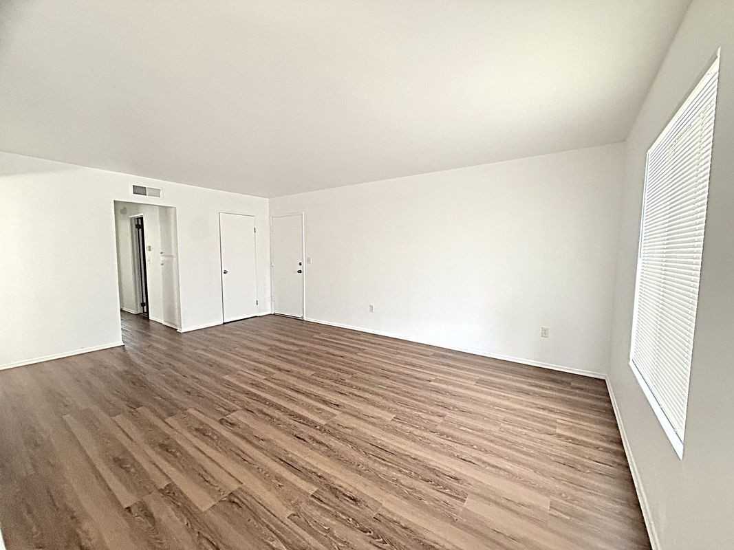 302 E Blueridge Ave - Photo 2 of 16