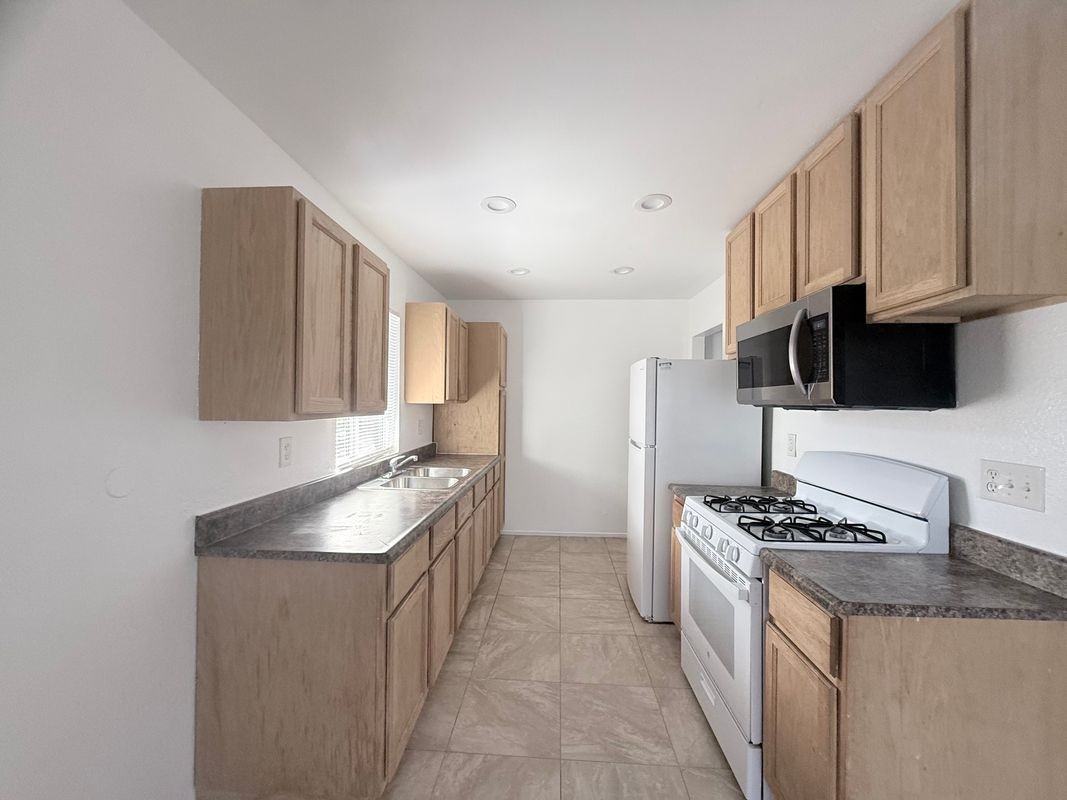 302 E Blueridge Ave - Photo 7 of 16