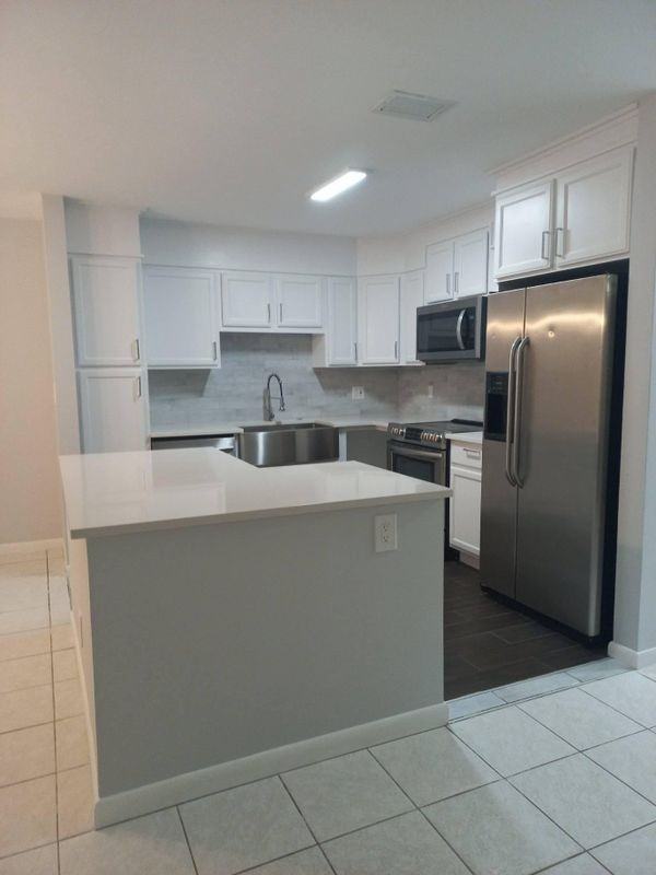 2269 Ne 2nd Ave - Photo 3 of 25