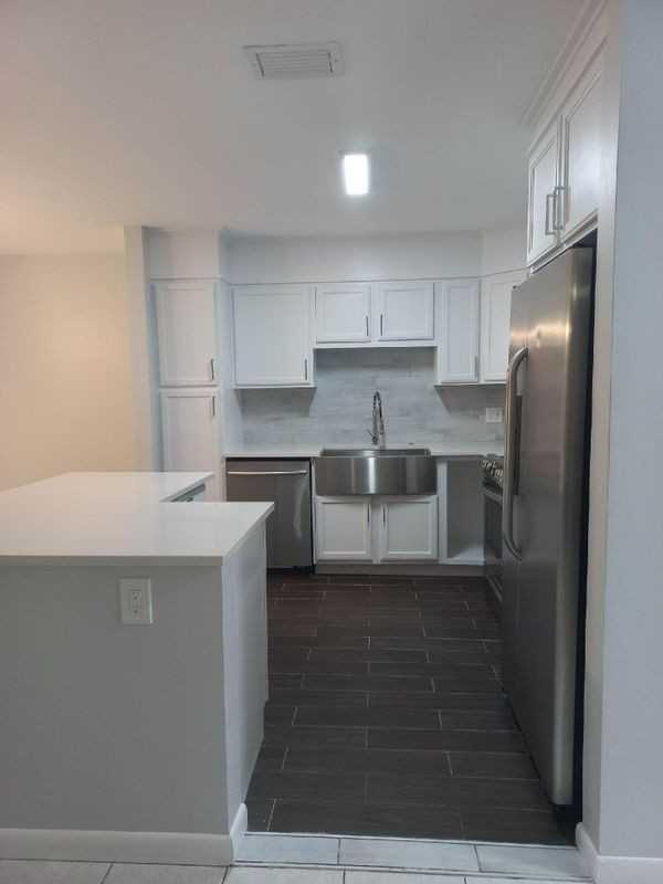 2269 Ne 2nd Ave - Photo 4 of 25