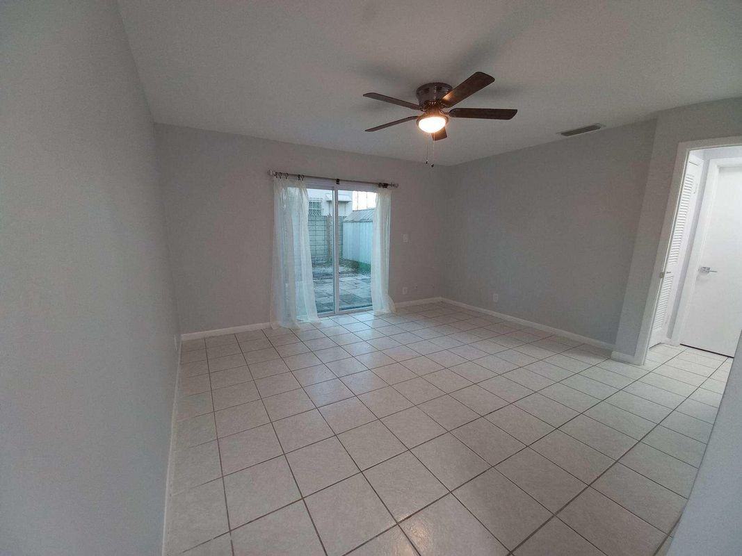 2269 Ne 2nd Ave - Photo 6 of 25