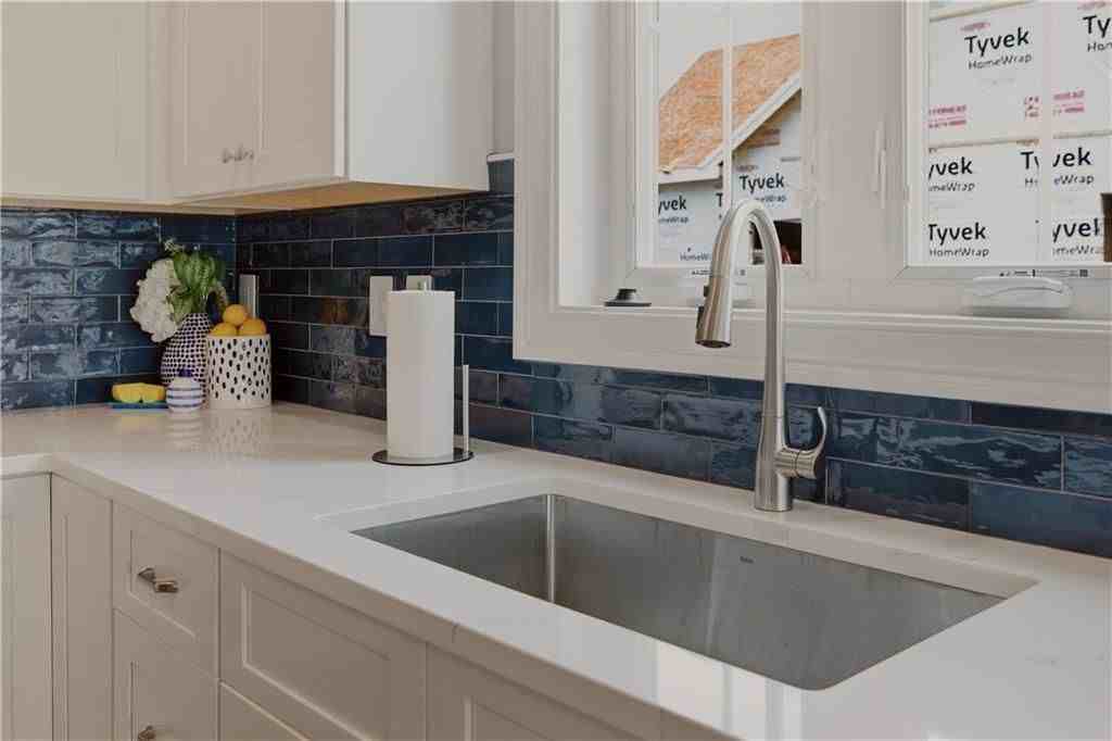 201 Revolution Way - Photo 4 of 28