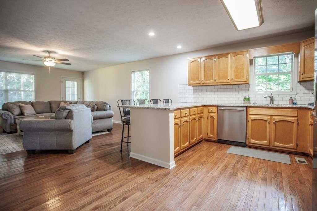 211 South St - Photo 6 of 34