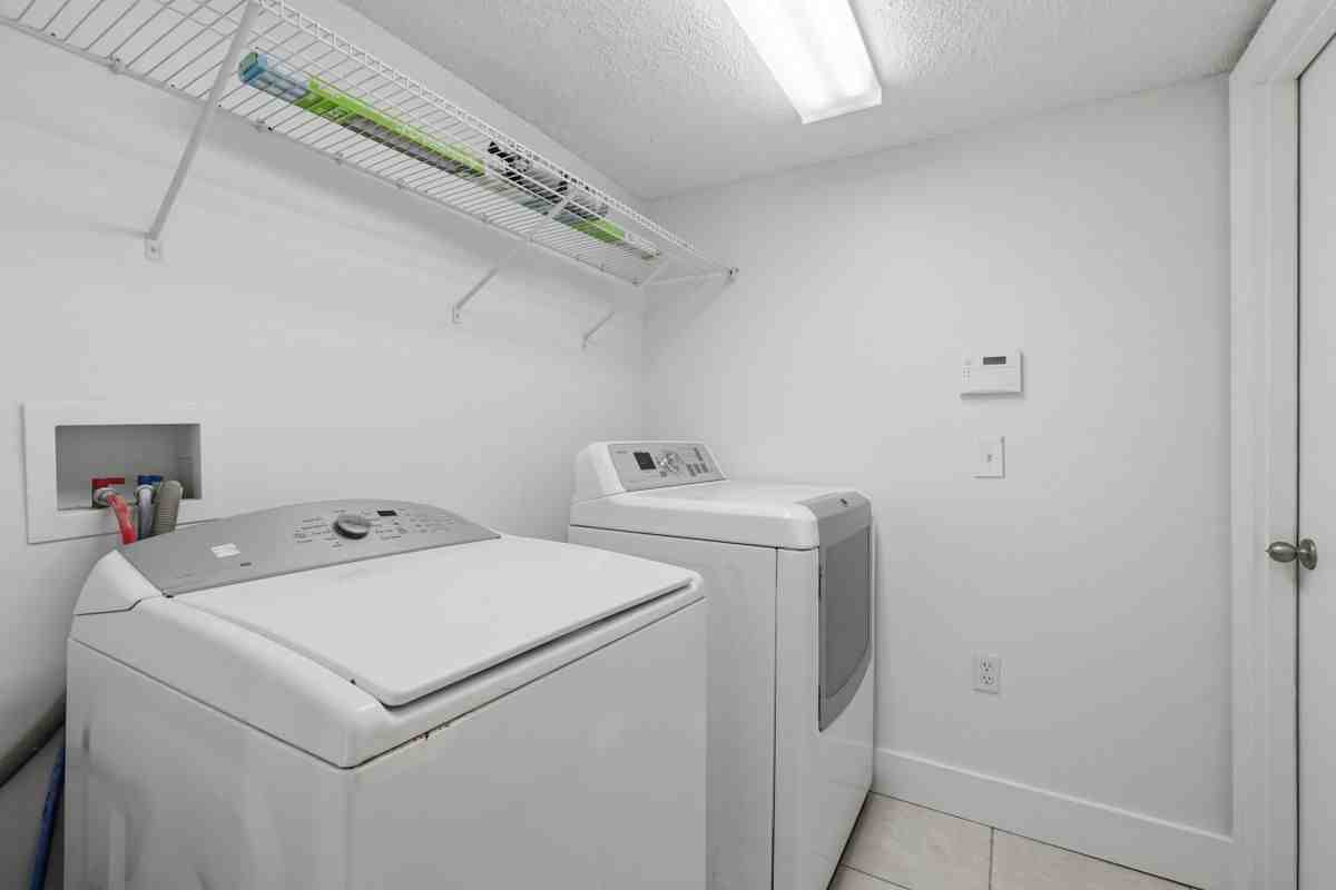 4140 Stonefield Dr - Photo 4 of 9