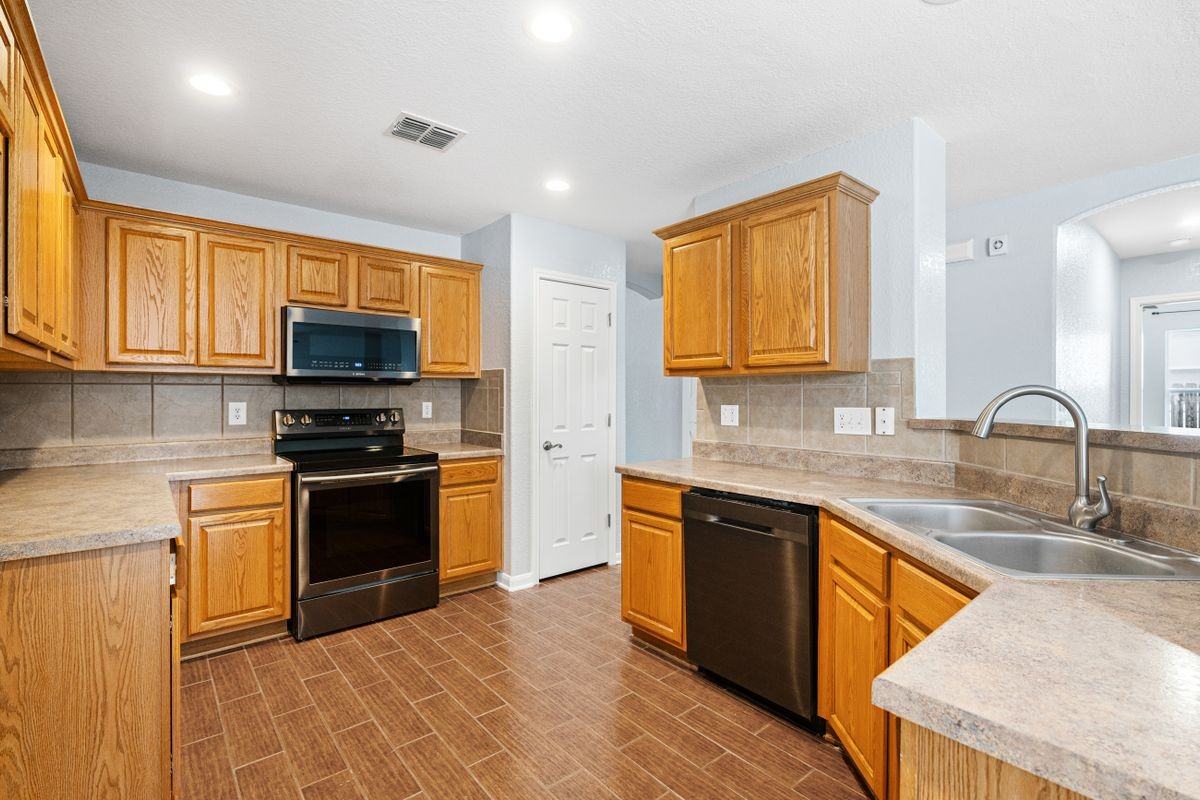 265 Arcadia Pl - Photo 6 of 16