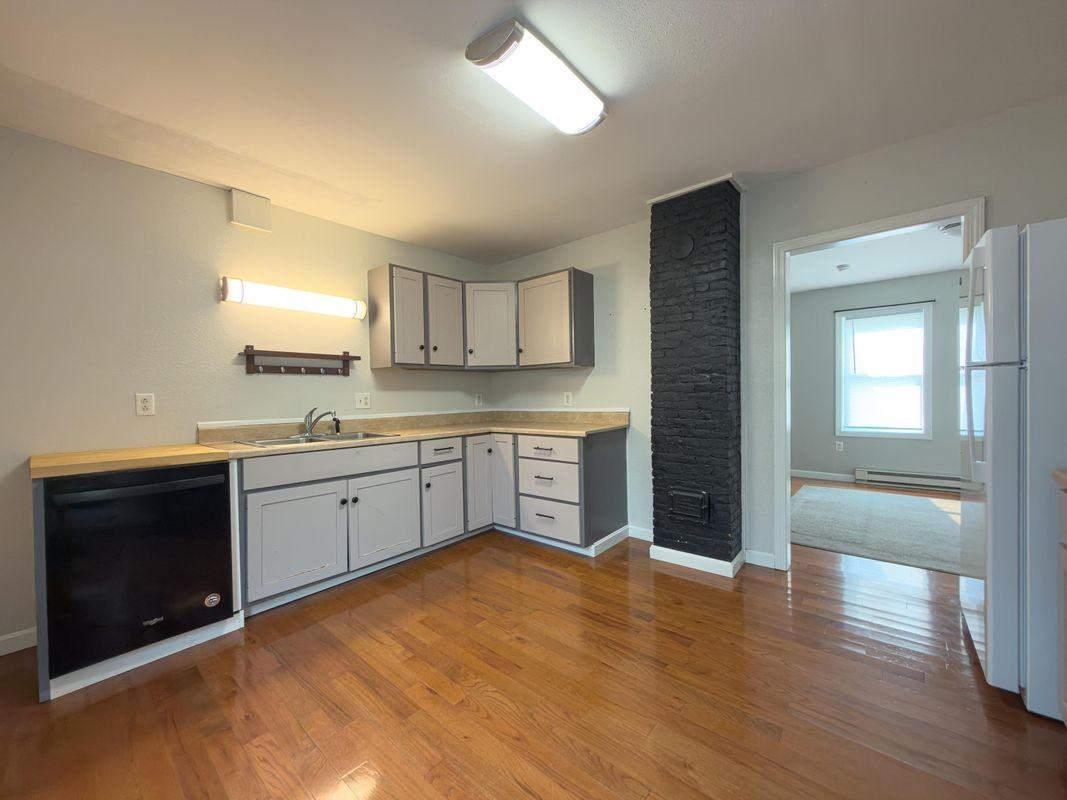 31 Saranac St ## 33 - Photo 3 of 16