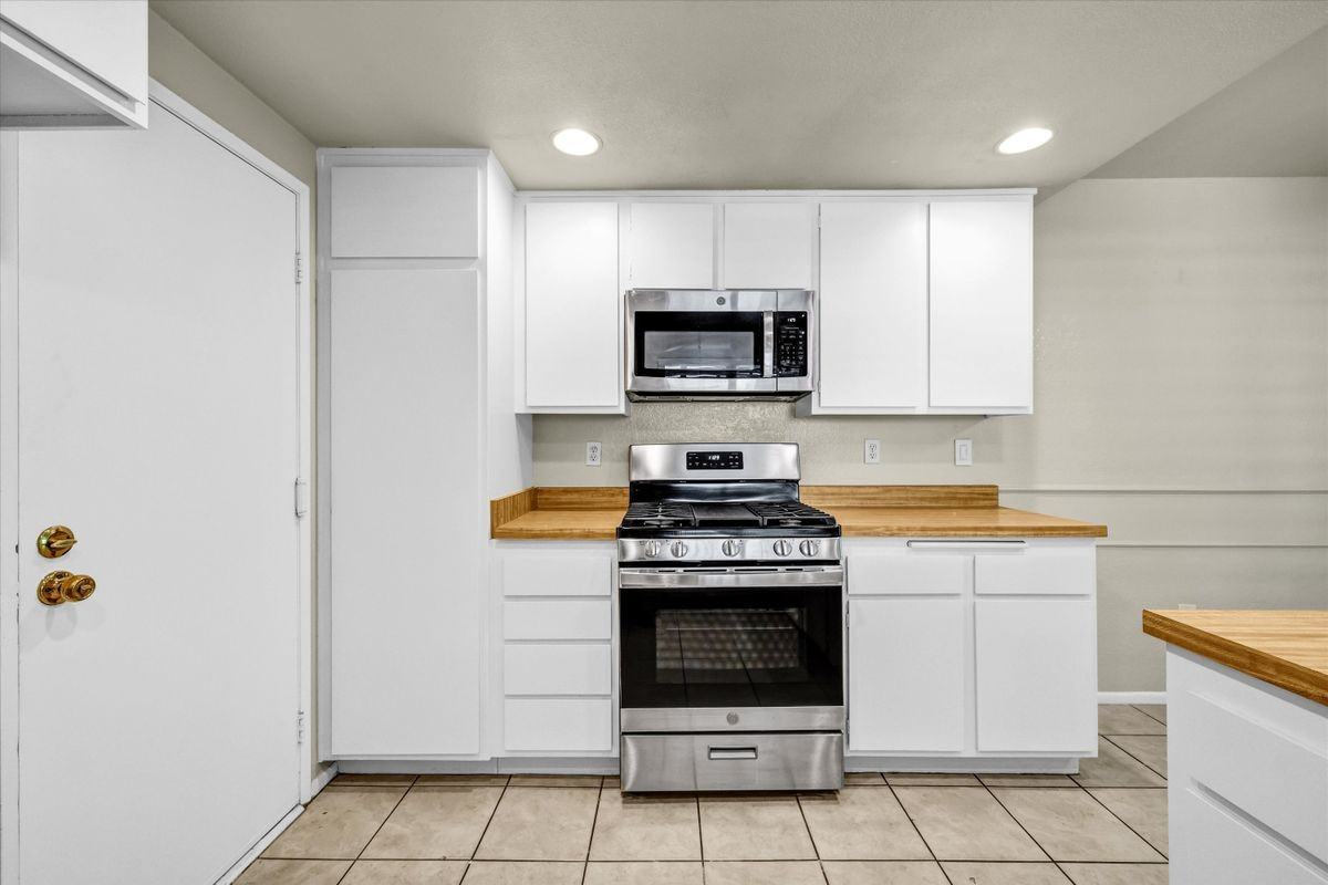 5598 E Vista Del Rio - Photo 4 of 34