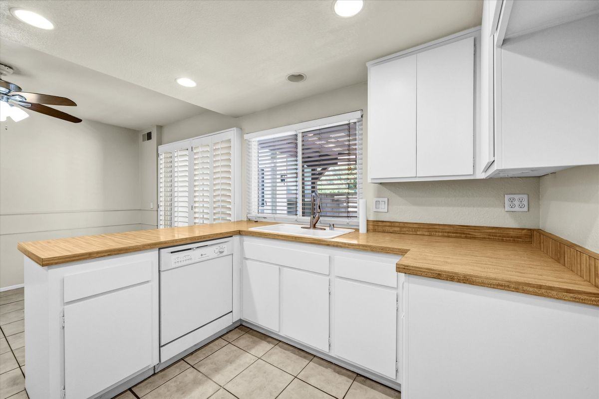 5598 E Vista Del Rio - Photo 5 of 34