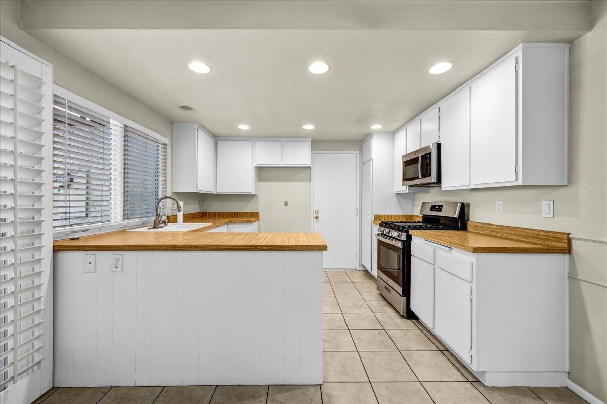 5598 E Vista Del Rio - Photo 6 of 34