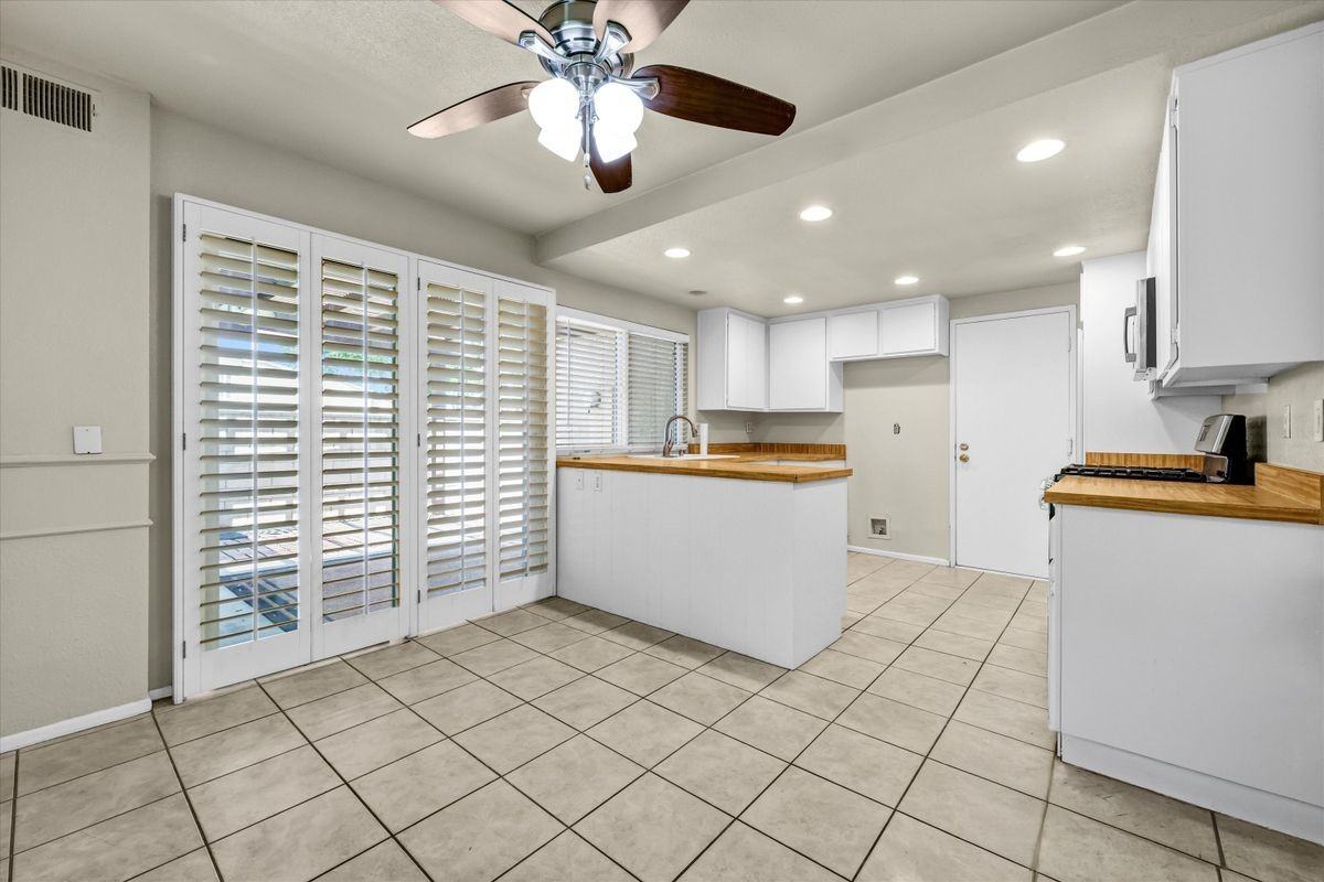 5598 E Vista Del Rio - Photo 7 of 34