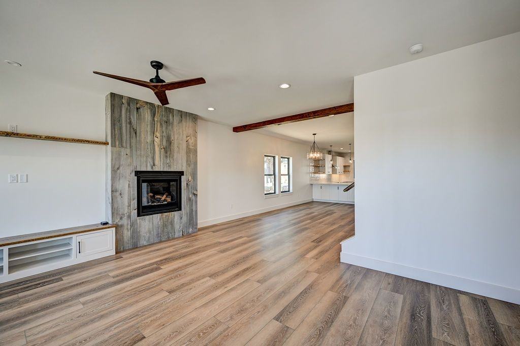 424 Pinon St - Photo 3 of 22
