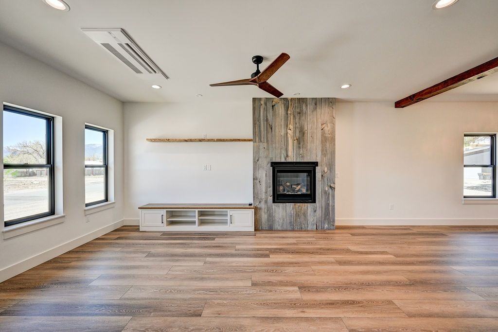 424 Pinon St - Photo 4 of 22