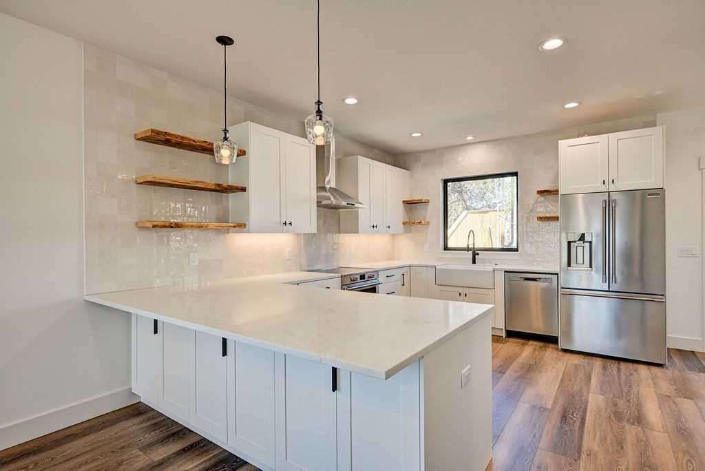 424 Pinon St - Photo 7 of 22