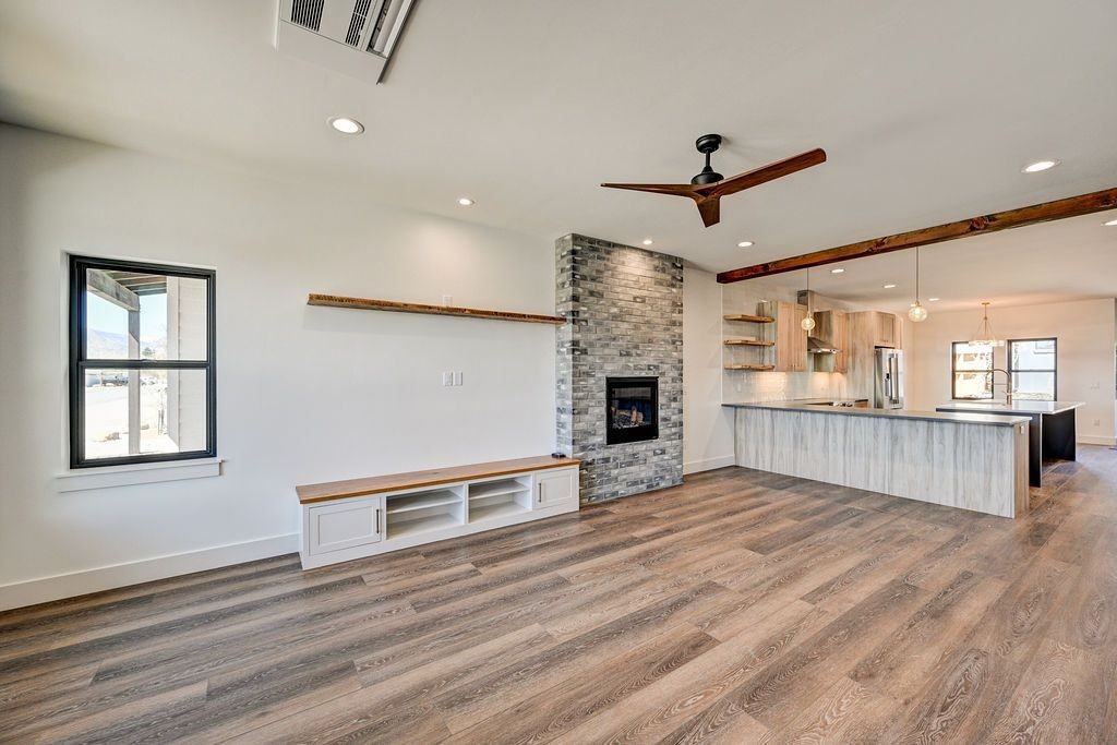 426 Pinon St - Photo 5 of 23