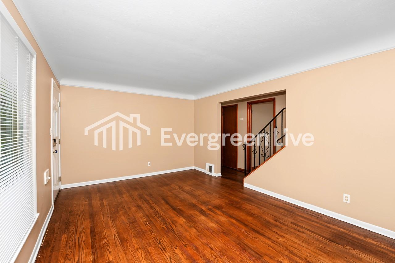 13762 Shady Oak Blvd - Photo 3 of 15