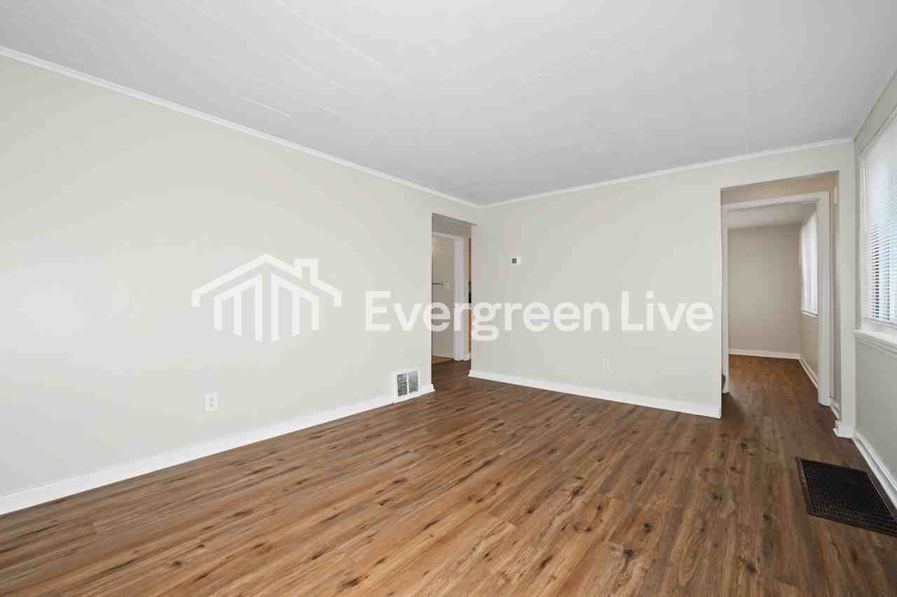 610 Maplehurst Dr - Photo 2 of 15