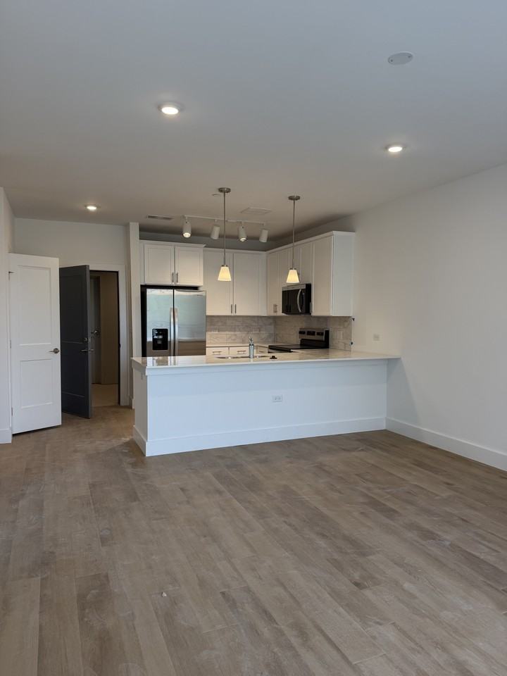 975-77 East 75th St. #75-304A - Photo 5 of 9