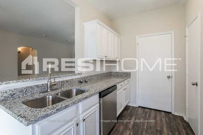 3128 Ronay Dr - Photo 4 of 20