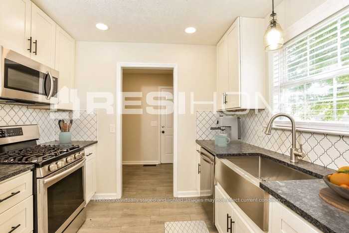 2809 Pinnacle Ct - Photo 3 of 18