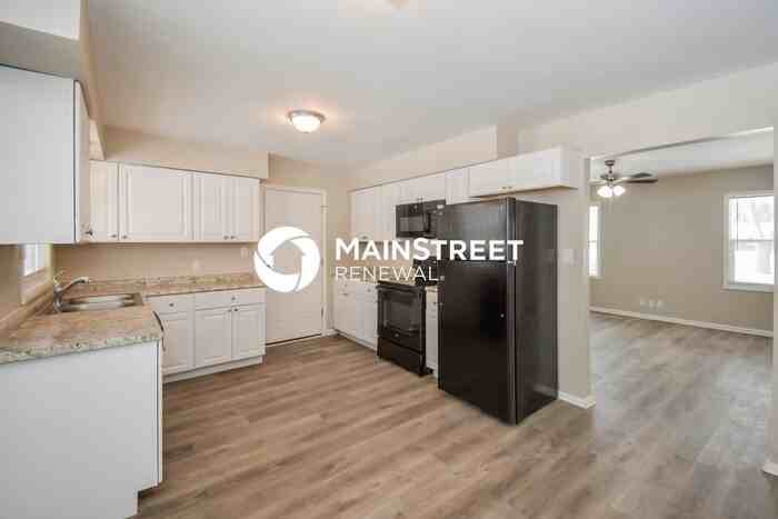 8123 Shottery Ter - Photo 5 of 14