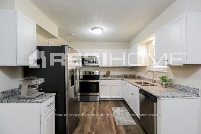 10900 N Florida Ave - Photo 2 of 17