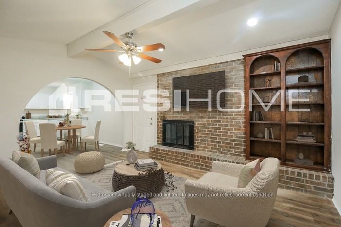 10900 N Florida Ave - Photo 3 of 17