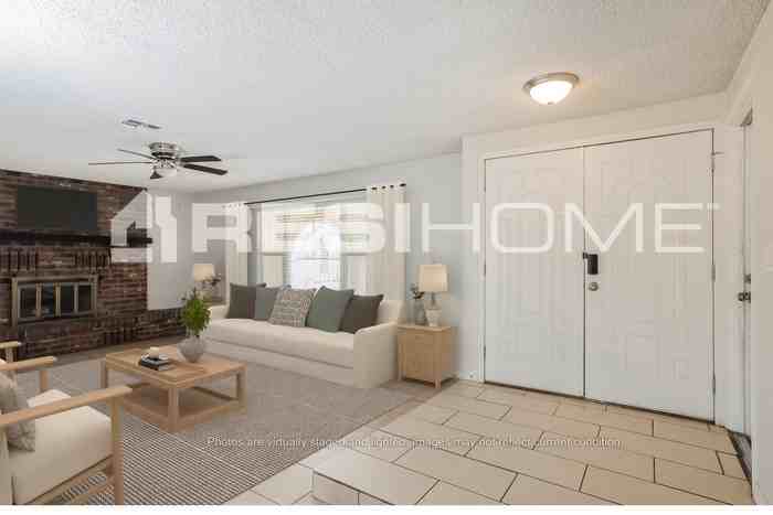 8308 W Indianola Ave - Photo 4 of 17