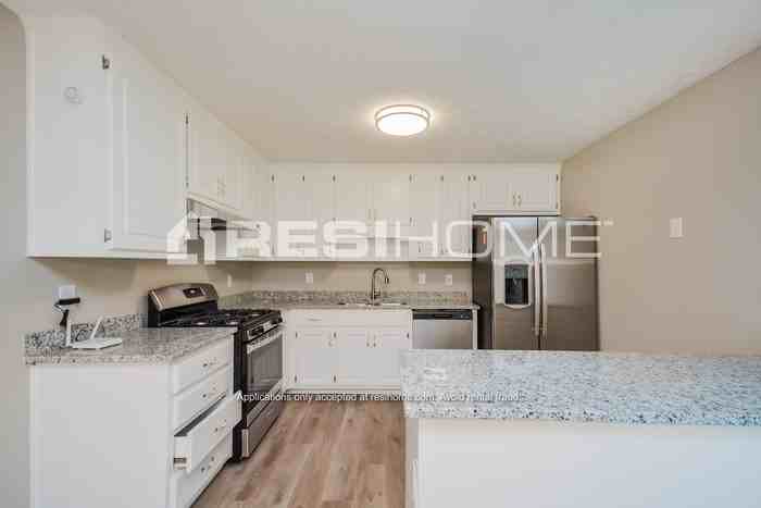 138 Floresta Dr - Photo 3 of 19