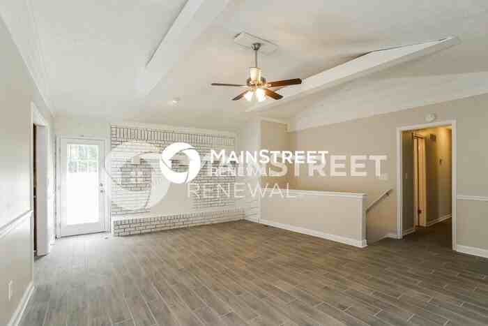 403 Hobo Ln - Photo 5 of 17
