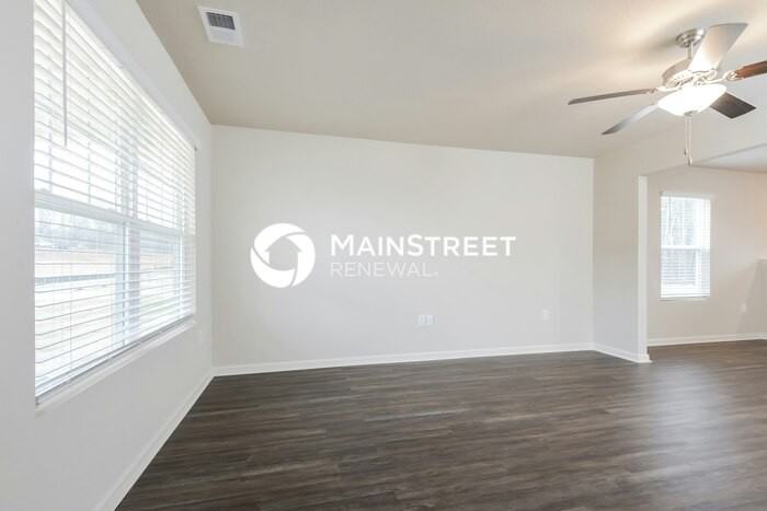 260 Smith Glen Dr - Photo 3 of 17
