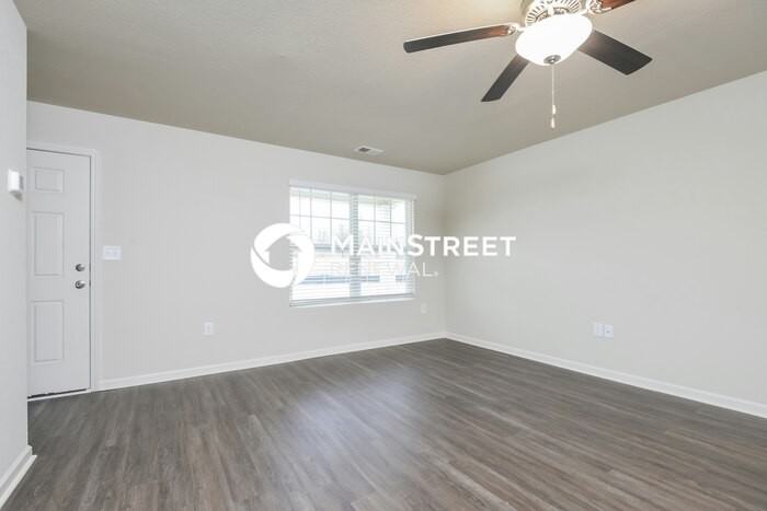 260 Smith Glen Dr - Photo 4 of 17