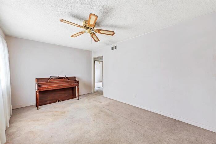 209 Lindy Blvd - Photo 5 of 23
