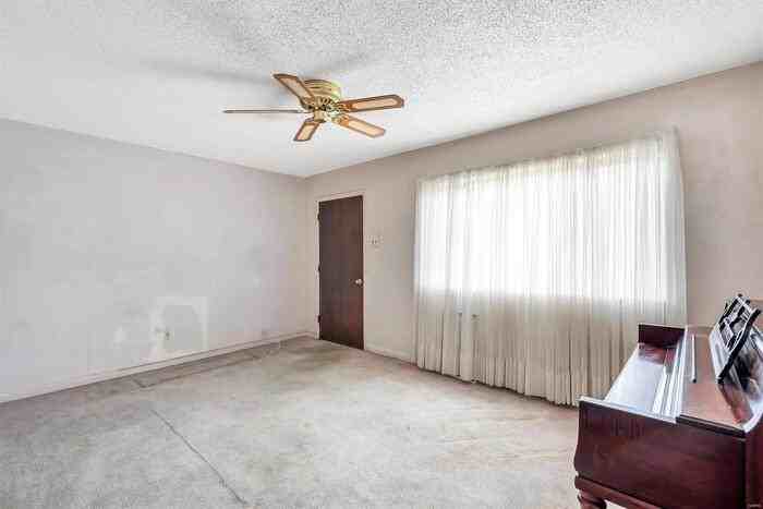 209 Lindy Blvd - Photo 6 of 23