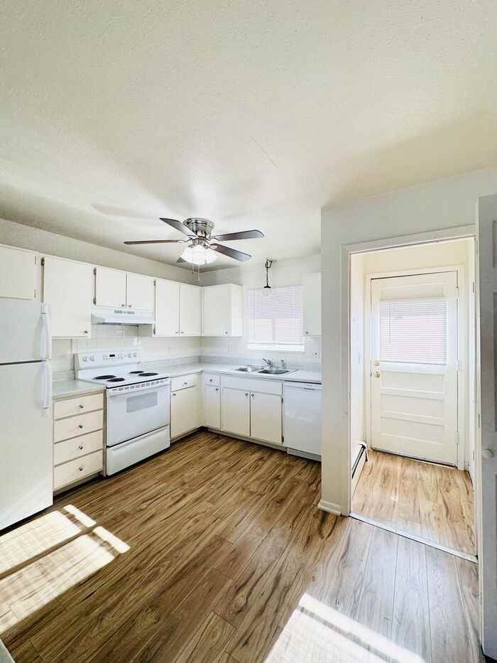 1736 E 16th St - Photo 2 of 17