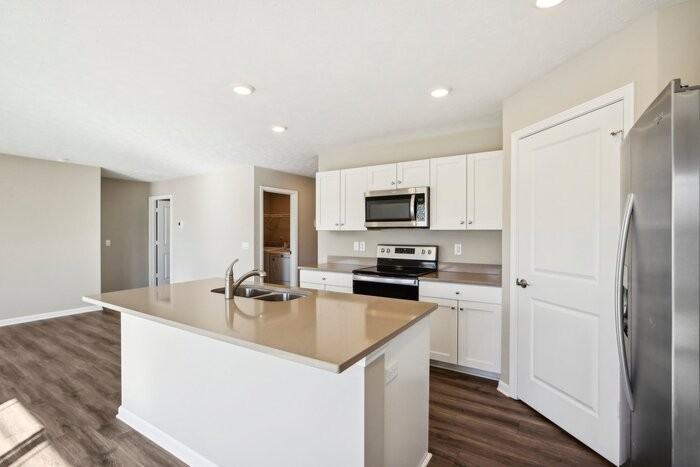 739 Cattail Dr - Photo 4 of 22